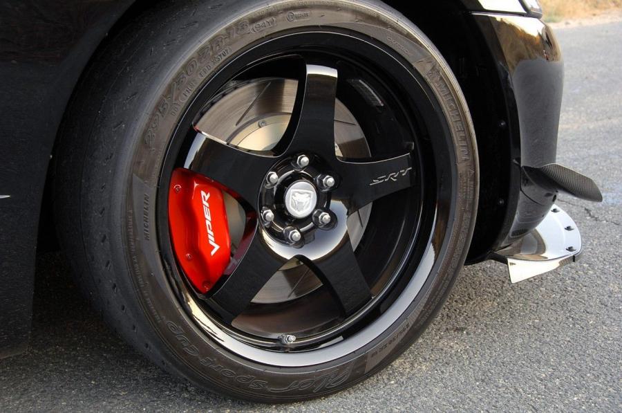 Колеса Dodge Viper SRT10 ACR 2008 года  (фото 46 из 86)